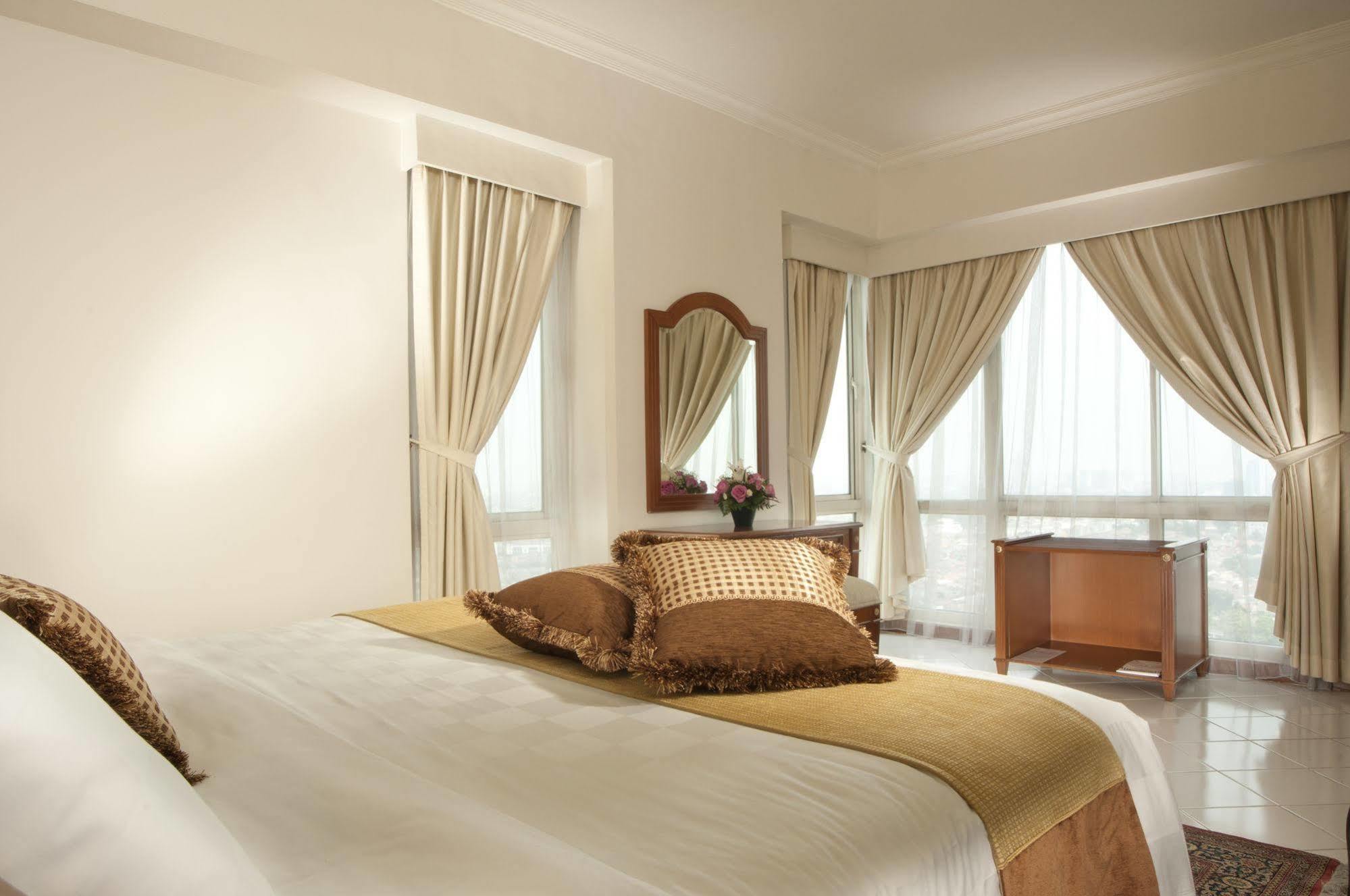 The Residences At Puri Casablanca Джакарта Экстерьер фото