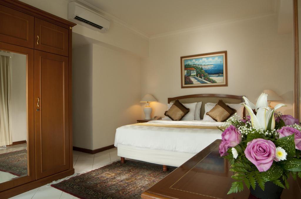 The Residences At Puri Casablanca Джакарта Экстерьер фото